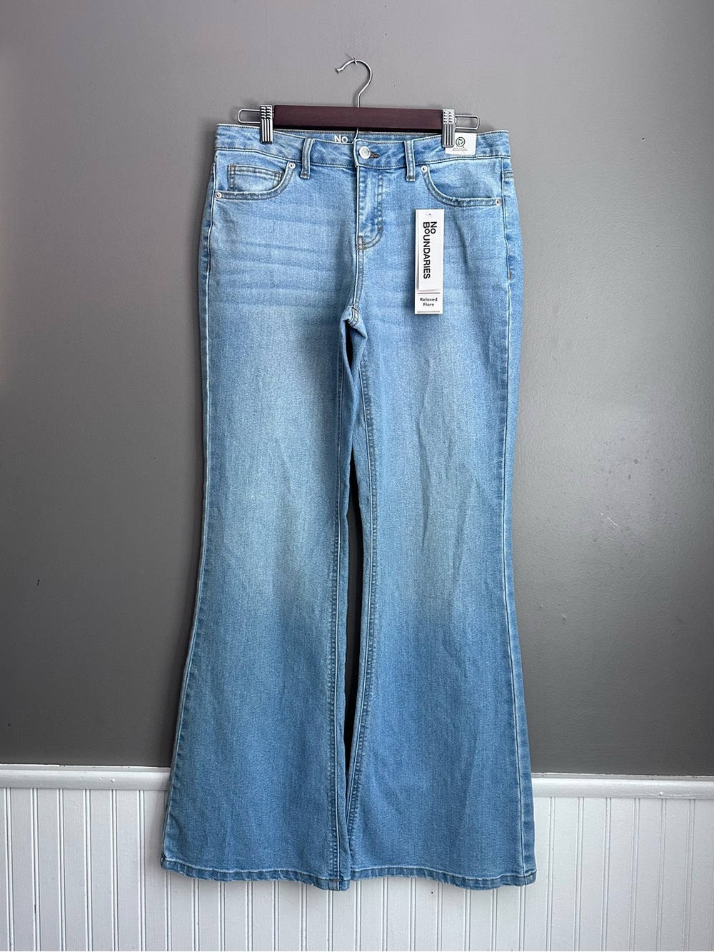 No Boundaries Mid Rise Baggy Flare Jeans Size 6 Flared Denim